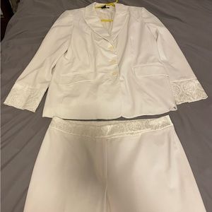 Women’s white pant suit